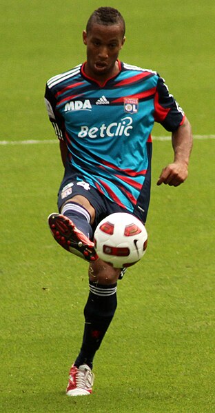 File:Harry Novillo during Emirates cup 2010.jpg