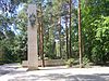 Heidefriedhof Obelisk.jpg