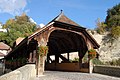 De houten brug over de Sarine in het oude stadsdeel van Fribourg