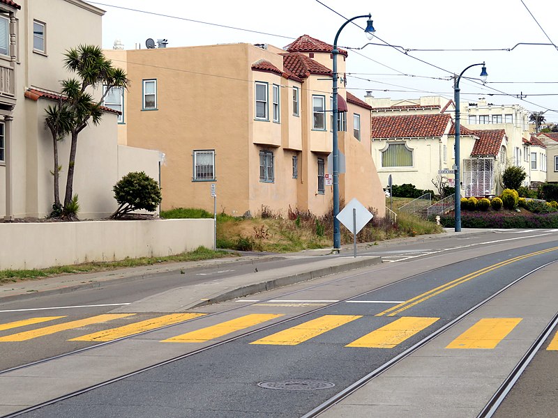 File:Inbound platform at Ocean and San Leandro, May 2018.JPG