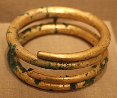 Gold bracelet from Shunga period, 185-72 BCE.