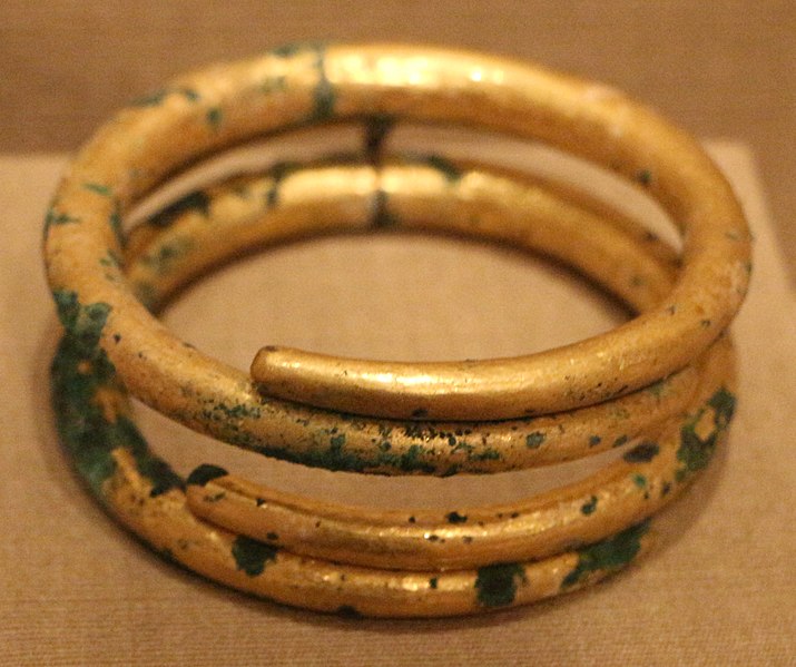 File:India, periodo sunga, braccialetti, oro, 185-72 ac ca.jpg