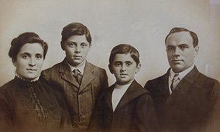 Rose Horween, Ralph Horween, Arnold Horween, and Isidore Horween Isadore Horween and family.jpg