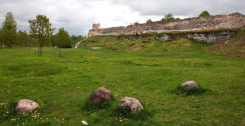 File:Izborsk.fortification.jpg