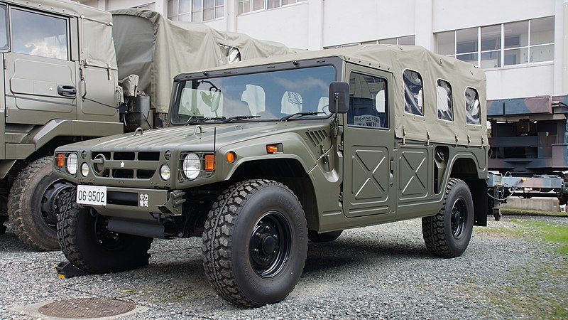 File:JGSDF High Mobility Vehicle(06-9502) left front view at Camp Akeno November 4, 2017.jpg