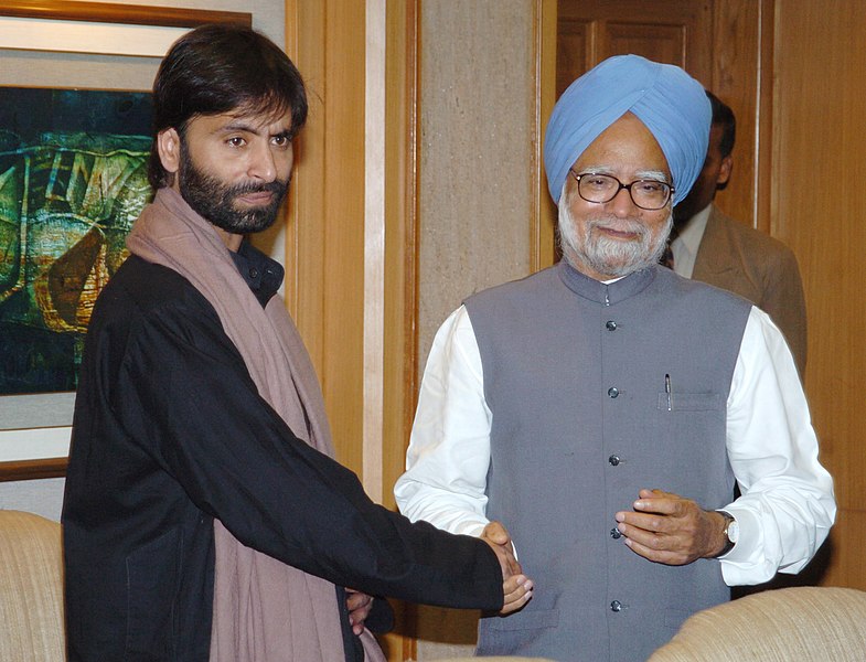 File:JKLF leader, Mr. Yasin Malik calling on the Prime Minister, Dr. Manmohan Singh in New Delhi on February 17, 2006.jpg