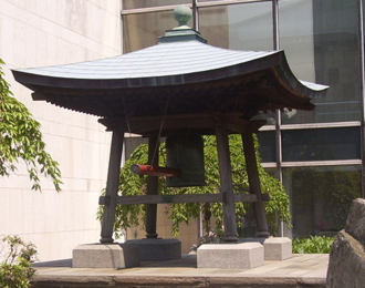 The Japanese Peace Bell at the UN headquarters in New York, the first bell donated by the World Peace Bell Association Japanese Peace Bell cropped.PNG
