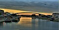 Polski: Kładka Ojca Bernatka w budowie, widok z Mostu Piłsudzkiego, w tle widoczny Most Kotlarski