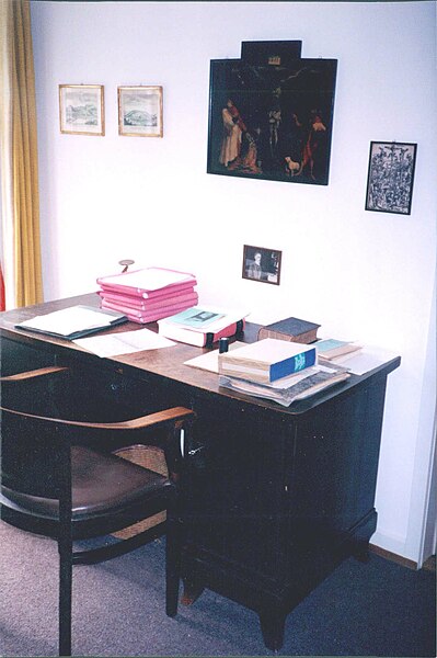 File:Karl Barth Desk.jpg