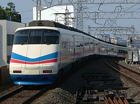 Электричка серии AE100 на линии Кэйсэй.