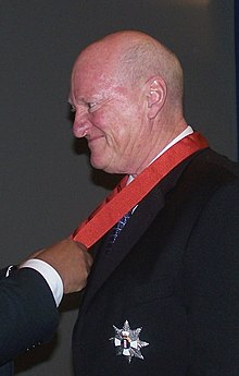 Ken Stevens investiture (cropped).jpg