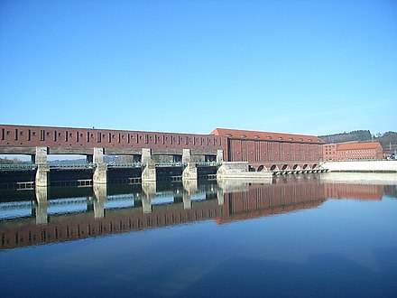 Laufwasserkraftwerk Kachlet im Westen des Stadtgebietes