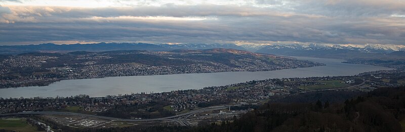 File:Lac de Zurich.jpg