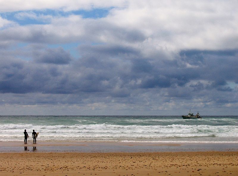 File:Lacanau océan surfeurs (2).jpg