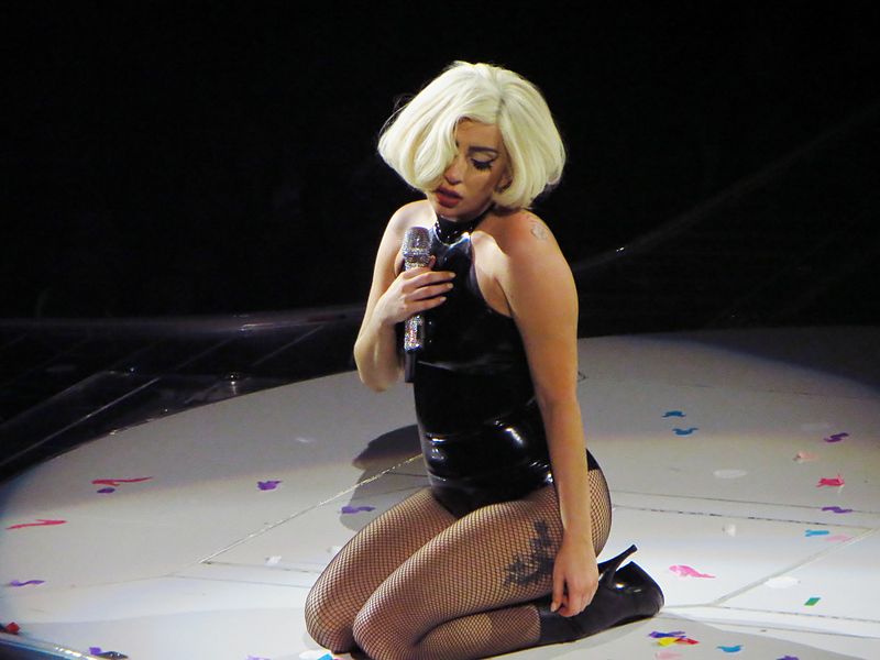 File:Lady Gaga, ARTPOP Ball Tour, Bell Center, Montréal, 2 July 2014 (60) (14376655959).jpg