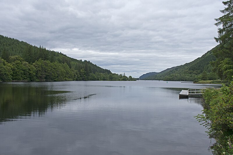 File:Laggan Loch Oich seen from the southern end 2.jpg