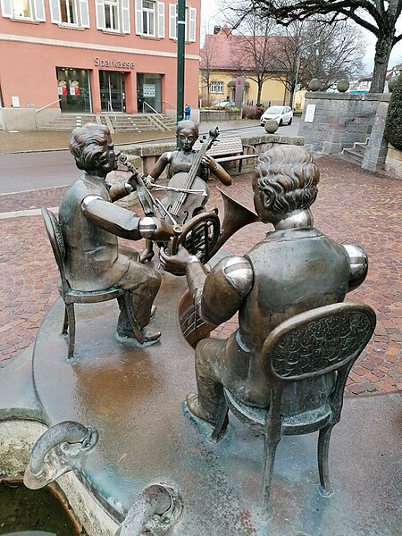 File:Landappbw 304558 1817 Brunnen vor dem Rathaus Donaueschingen.jpg