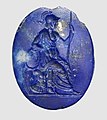 Grški ali rimski obročasti kamen; lapis lazuli; 2,1 x 1,6 x 0,3 cm; Metropolitanski muzej umetnosti