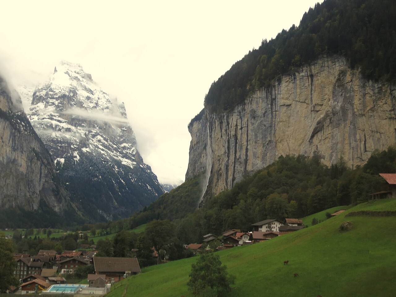 File:Lauterbrunnen - Switzerland.JPG - Wikimedia Commons