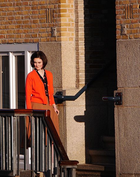 File:Lea van Acken as Anne Frank at Merweideplein.jpg