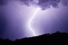 Natural static discharge Lightning strike jan 2007.jpg