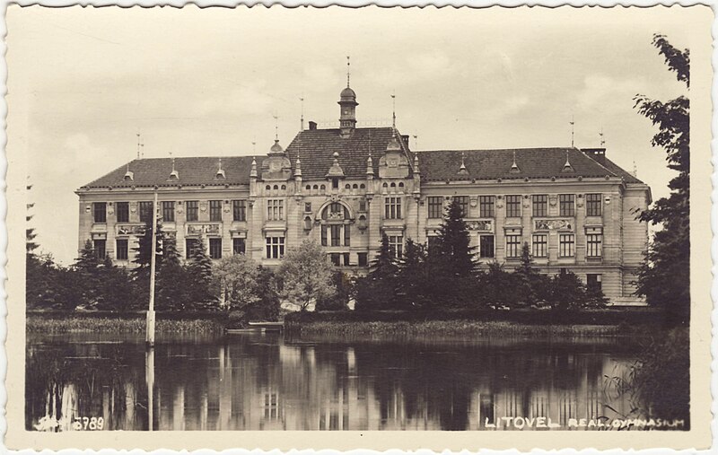 File:Litovel gymnázium, historical picture.jpg