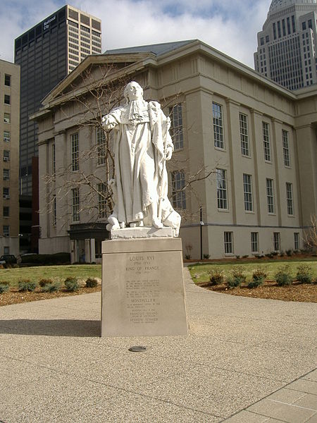 File:Louis XVI JCC statue.jpg