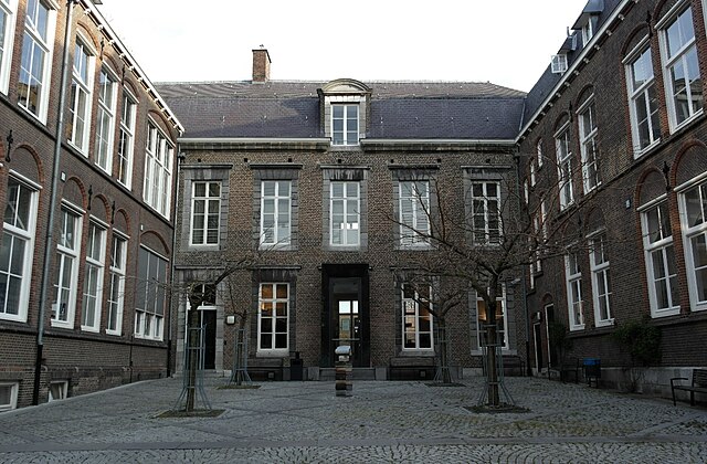 640px-Maastricht,_GroteGracht,_Hof_van_Tilly01.jpg (640×420)