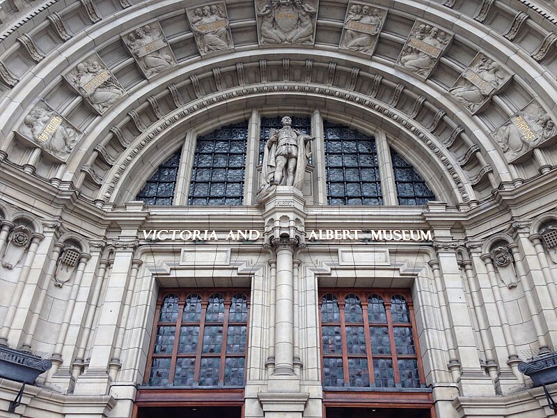 File:Main entrance of Victoria and Albert Museum.JPG