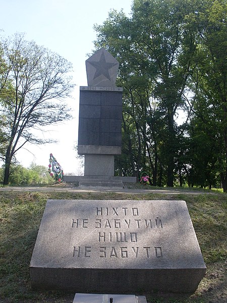 File:Mass Grave in Khatsky.jpg