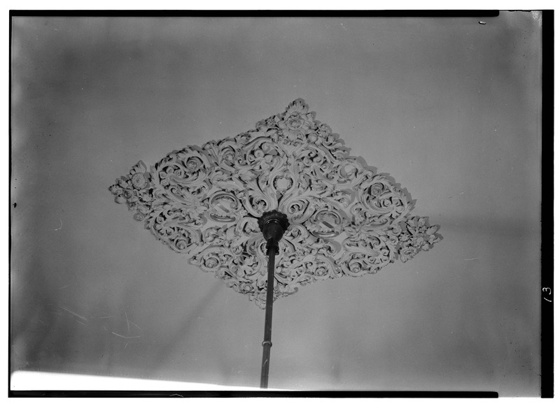 File:May 11, 1958 CEILING MEDALLION-LIVING ROOM. - Wessington House, 120 West King Street, Edenton, Chowan County, NC HABS NC,21-EDET,16-10.tif