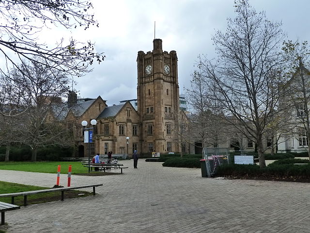 https://upload.wikimedia.org/wikipedia/commons/thumb/4/44/Melbourne_University-South_Lawn.jpg/640px-Melbourne_University-South_Lawn.jpg