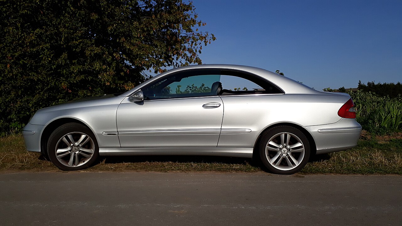 File:Mercedes CLK 200 W209 Avantgarde.jpg - Wikimedia Commons