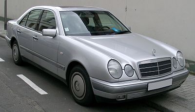 Mercedes w210 1996. Мерседес е220 1997. Mercedes class 2000 e220. Мерседес w210 1997 сбоку. Мерседес 210 хэтчбек.