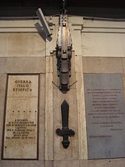 Monumento a ferrovieri e a deportati Shoah.