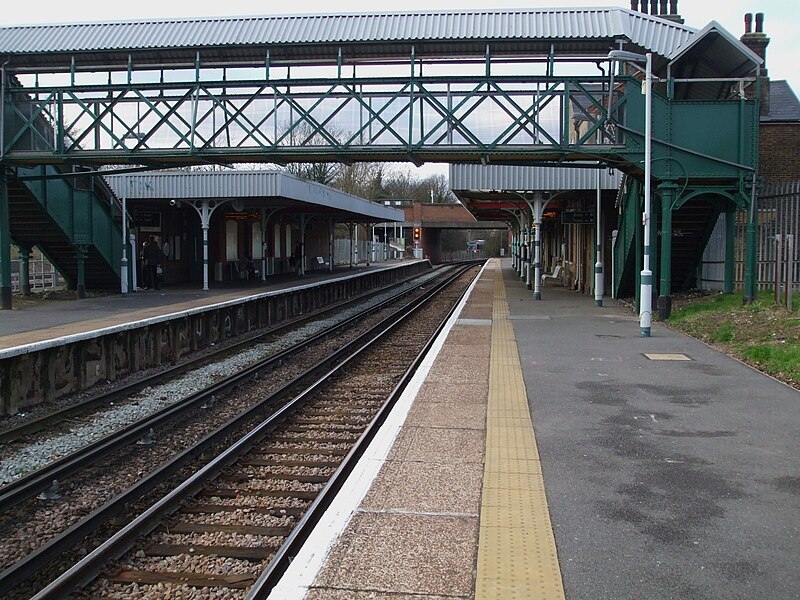 File:Mitcham Junction stn mainline look northbound2.JPG