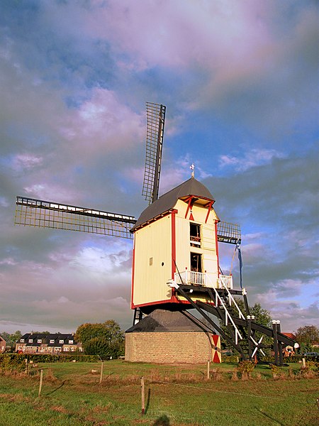 File:Molen De Vlijt, Geffen, trapzijde.jpg