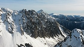 Caïres nègres du Pélago (nord et sud), baisse, puis mont Pélago, vus depuis le caïre Nègre du Mercantour.