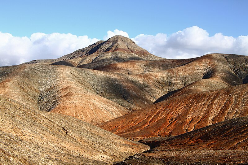 File:Montaña de la Fuente 01.jpg