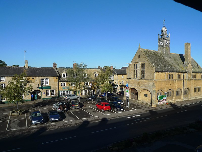 File:Moreton-in-Marsh, Gloucestershire, England-24Oct2010.jpg