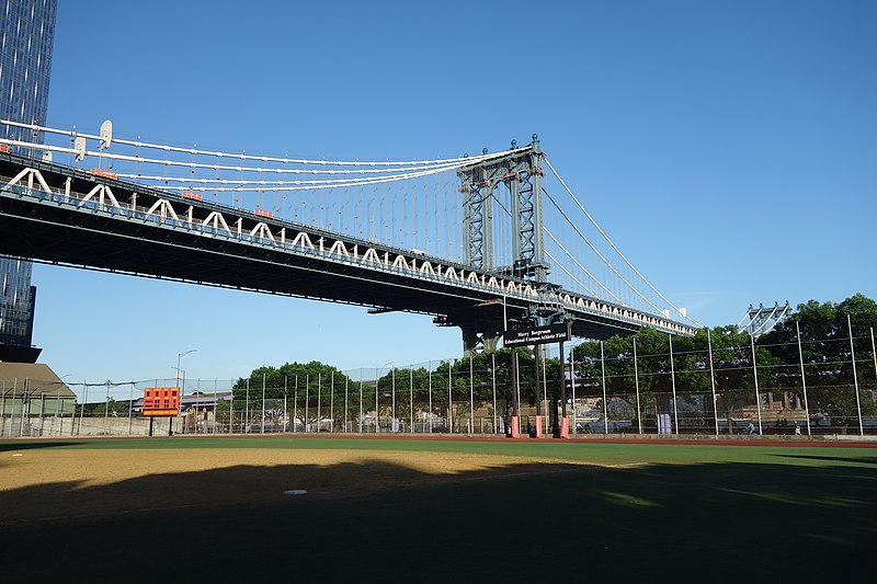 File:Murry Bergtraum HS Field td (2021-06-10) 02 - Manhattan Bridge.jpg