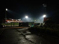 Myyrmäen jalkapallostadionin sisäänpääsy yöaikaan