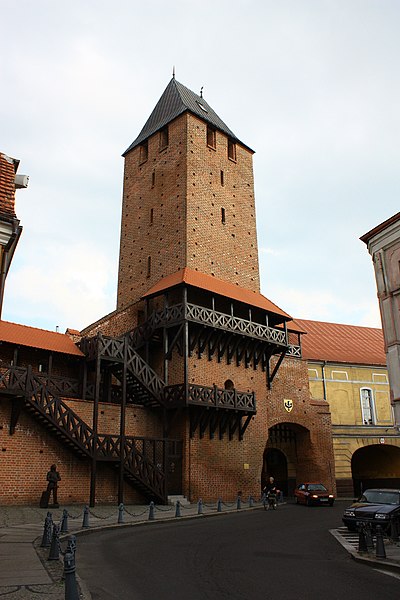 File:Namysłów Brama Krakowska.JPG