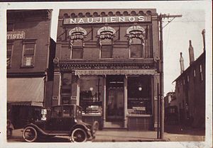 Naujienos office circa 1920 (photo from Vaisvil family album) Naujienos building in Chicago circa 1920 dontated by Vaisvil family.JPG