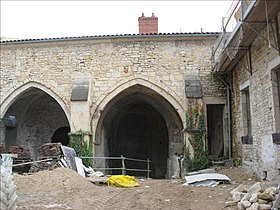 A Abadia de Notre-Dame de Nevers às vezes chama erroneamente de Abadia de Saint-Genest