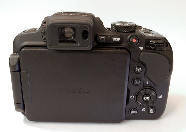 English: Nikon Coolpix P610, back, LCD closed