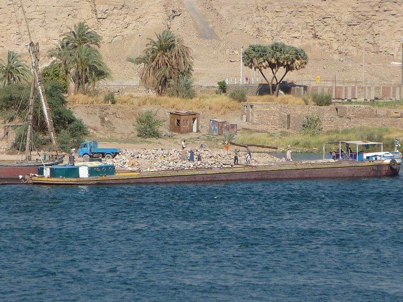 File:Nile barge.JPG