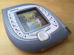 Nokia 7600 dans une forme inhabituelle de barre.