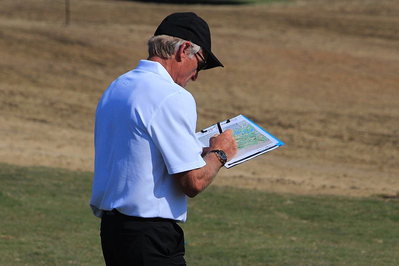 File:Norman designing The Eastern Golf Club in Yering, Australia.jpg