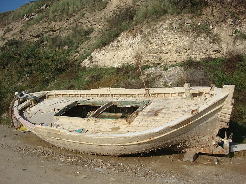 File:Old boat. Greece.jpg